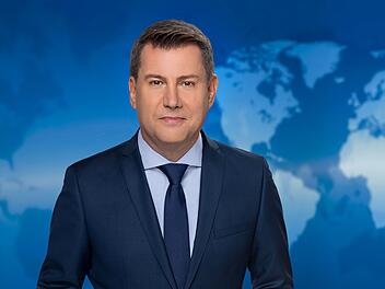 Jens Riewa ist seit vielen Jahren Sprecher der ARD-"Tagesschau". Bei den "Tagesthemen" wird er künftig nicht mehr vor der Kamera zu sehen sein.