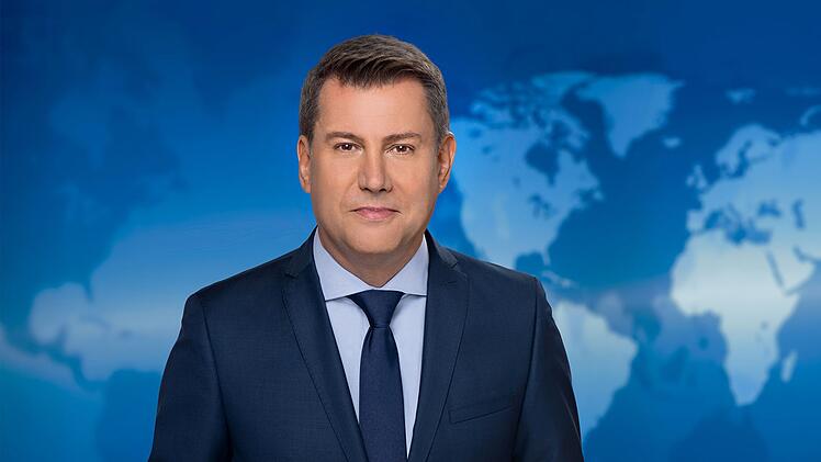 Jens Riewa ist seit vielen Jahren Sprecher der ARD-"Tagesschau". Bei den "Tagesthemen" wird er künftig nicht mehr vor der Kamera zu sehen sein.