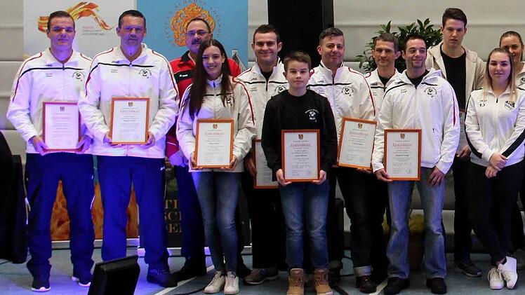 Der einer Teil der Geehrten ... Foto: Johanna Blum