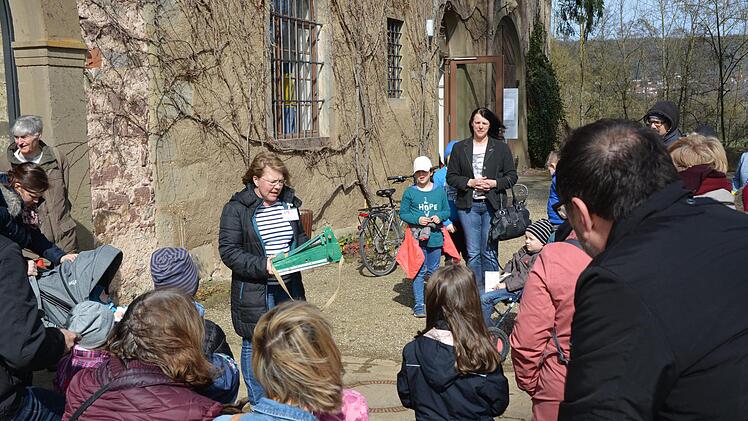 Museumsp&auml;dagogin Susanne Bocklet entf&uuml;hrte die kleinen und gro&szlig;en Besucher in &ouml;sterliche Welten. Bj&ouml;rn Hein