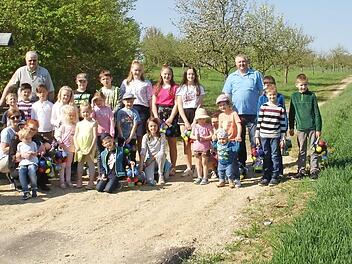 Bei herrlichem Wetter fand das Suchen der Osternester statt.