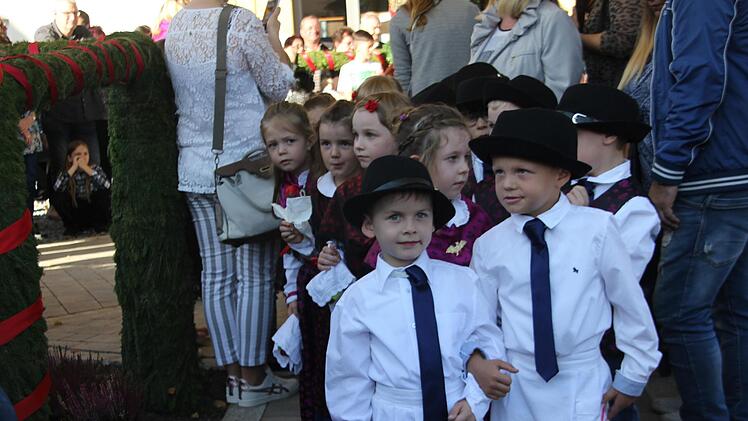 Selbst die Kleinen sind bei der Kirchweih mit von der Partie.