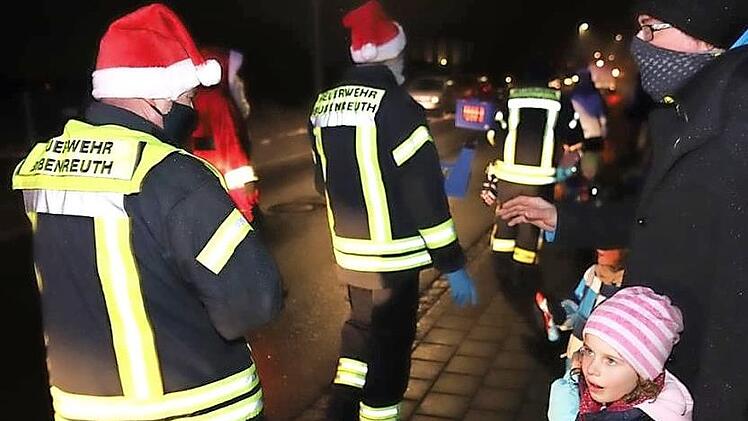 In der Damaschkestraße wurde die Mannschaft der Bubenreuther Feuerwehr von den Kindern mit großen Augen erwartet. Foto: privat