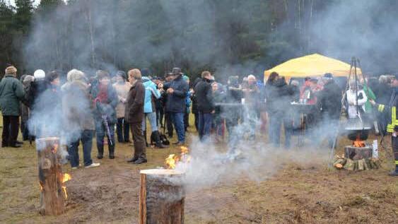 Zünftig wurde die Grenzöffnungsfeier von den Meilschnitzern und Mürschnitzern begangen.