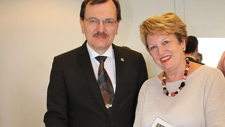 Polizeipräsident Gerhard Kallert und Bürgermeisterin Brigitte Meyerdierks bei der Tagung der unterfränkischen Polizei in Bad Brückenau. Foto: Ulrike Müller