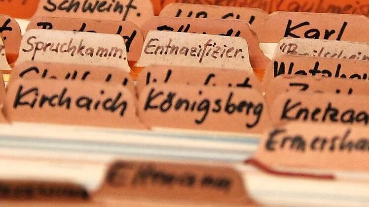 Gut sortiert ist halb gefunden: In Karteisystemen wie diesen bewahrt Ludwig Leisentritt allerhand Informationen zu heimatgeschichtlichen Ereignissen auf.