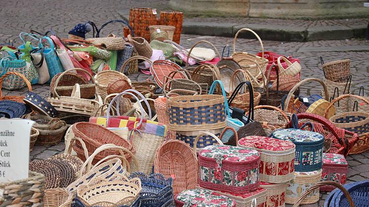 Körbe aller Art finden sich ebenfalls auf dem Markt.