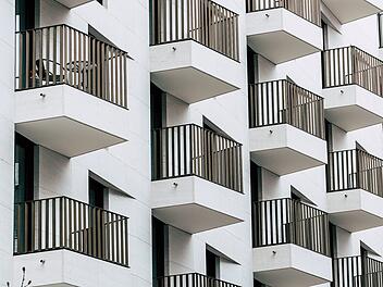 Kurioser Einsatz für Bamberger Feuerwehr: Kleinkind sperrt Mutter auf Balkon aus Kurioser Einsatz für Bamberger Feuerwehr: Kleinkind sperrt Mutter auf Balkon aus