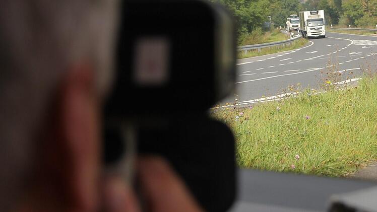 Der Blick verrät oft schon, was die Laserpistole bestätigt: zu schnell! Foto: Sarah Dann