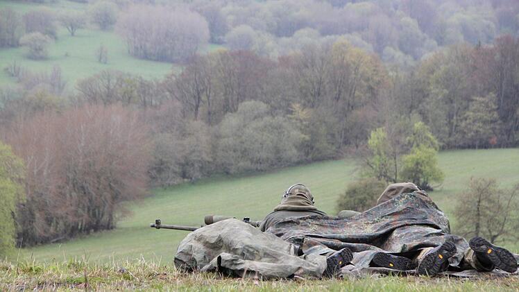 Scharfschützen üben auf dem Truppenübungsplatz Wildflecken. Foto: Ulrike Müller