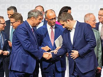 Unterzeichnung des Koalitionsvertrags von CDU, CSU und SPD