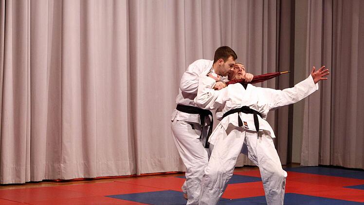 Selbstverteidigung vom Feinsten der JuJutsu-Gruppe. Foto: Thomas Dill