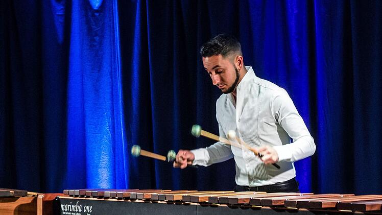 Das Marimba-Duo Katarzyna Mycka und Conrado Moya beeindruckte das Publikum in der "Kulutr.Werk.Stadt" in Neustadt bei seinem Konzert mit seiner Musikalität und seiner Virtuosität gleichermaßen.Foto: Jochen Berger