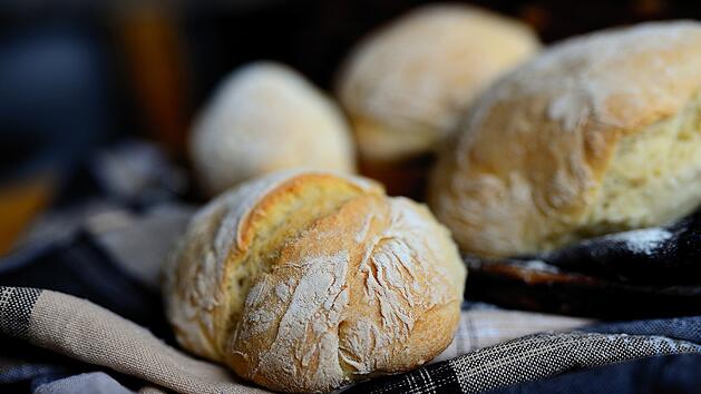 Günstig und gut: Mehr als die Hälfte der 23 im Test von Stiftung Warentest befindlichen Aufbackbrötchen schneiden mit einem guten Ergebnis ab. Symbolfoto: congerdesign/pixabay.com.