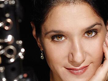 Die Solistin des Abends ist deutsch-israelische Klarinettistin Sharon Kam.
