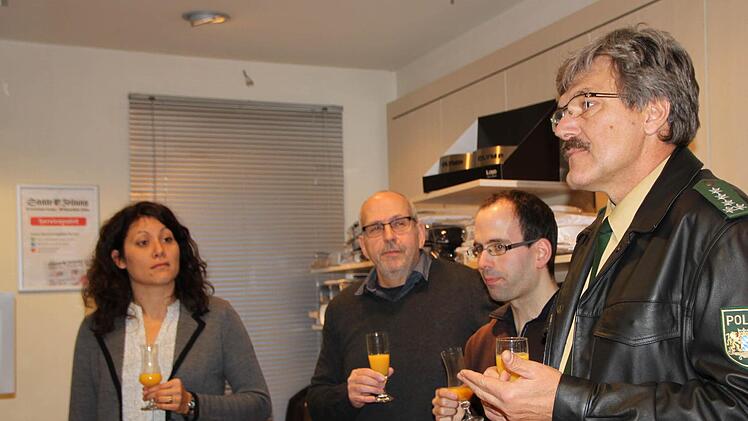 Herbert Markert (rechts), Leiter der Polizeiinspektion Bad Brückenau, stattete der Saale-Zeitung einen Besuch ab. Foto: Ulrike Müller