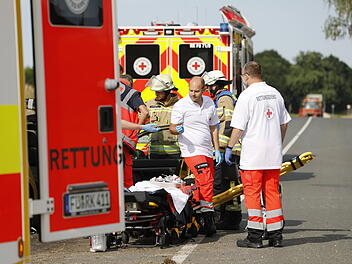 Opel kommt von Fahrbahn ab: Drei Verletzte bei Unfall im Landkreis F&uuml;rth