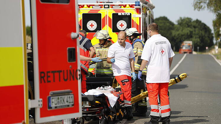 Opel kommt von Fahrbahn ab: Drei Verletzte bei Unfall im Landkreis F&uuml;rth