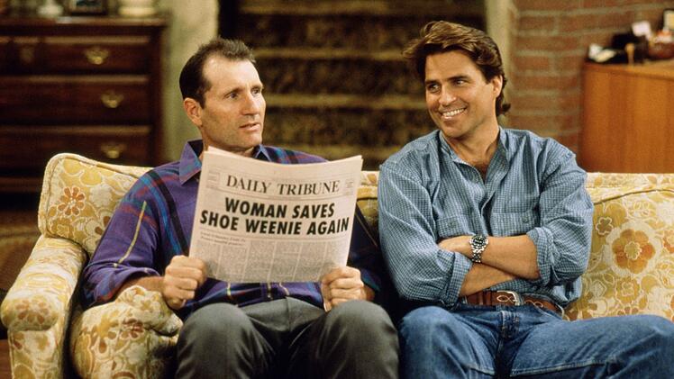 Ihren zweiten Ehemann Jefferson D'Arcy (Ted McGinley, rechts) lernt Nachbarin Marcy betrunken auf einer Party kennen und heiratet ihn spontan.