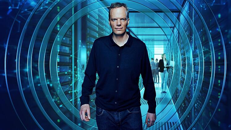 K&uuml;nstliche Intelligenz und der Arbeitsmarkt: Wie bedroht sie unsere Jobs? Das will der Wirtschaftsjournalist Florian Neuhann herausfinden. Seiner Doku "Am Puls mit Florian Neuhann - Frisst die KI unsere Jobs" folgt am 5. Mai auch eine Live-Diskussion zum Thema im ZDF.