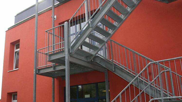 Das Gebäude der Montessori- Grund- und Hauptschule in Mitwitz ist zu klein. Doch im April kommenden Jahres ist damit vermutlich Schluss. Ein Anbau soll die Raumnot lindern. Foto: Archiv/Adam