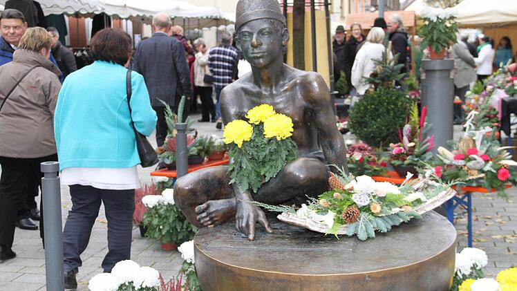Dichtes Gedränge: In der Bad Staffelsteiner Flaniermeile waren gestern viele Besucher unterwegs um zu schauen und zu shoppen.