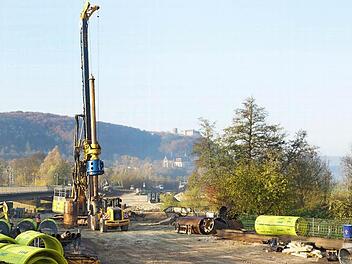 Eine Drehbohrmaschine beherrscht nun den Blick über den Fluss.Foto: Arkadius Guzy