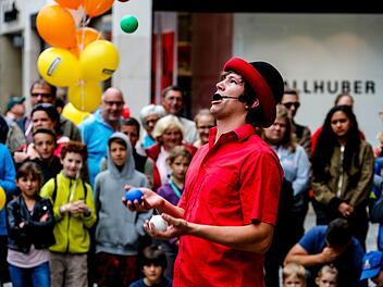 Freddy von "SchenkSpass" begeisterte das Publikumbei "Bamberg zaubert" und ist selbst angetan vom Festival und seinen Zuschauern. Foto: Matthias Hoch