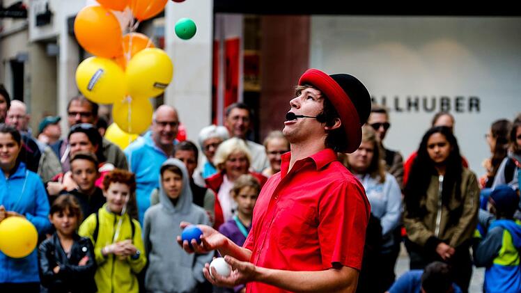 Freddy von "SchenkSpass" begeisterte das Publikumbei "Bamberg zaubert" und ist selbst angetan vom Festival und seinen Zuschauern. Foto: Matthias Hoch