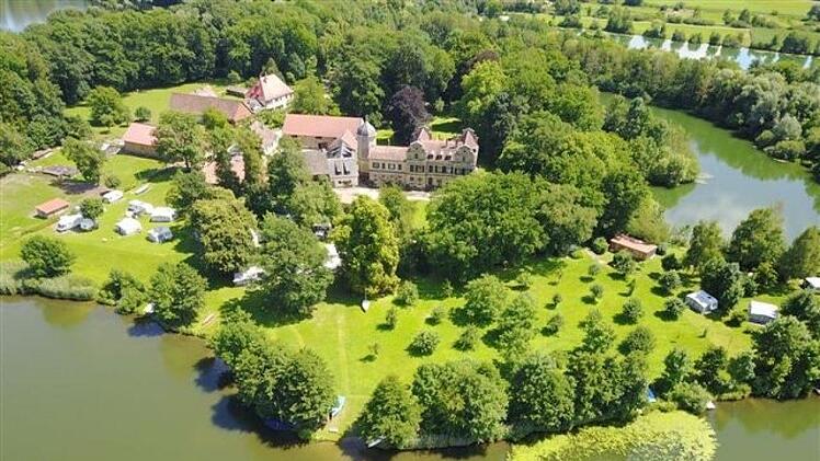 Das Schloss Oberau liegt heute auf eine HalbinselArchiv v. Dungern