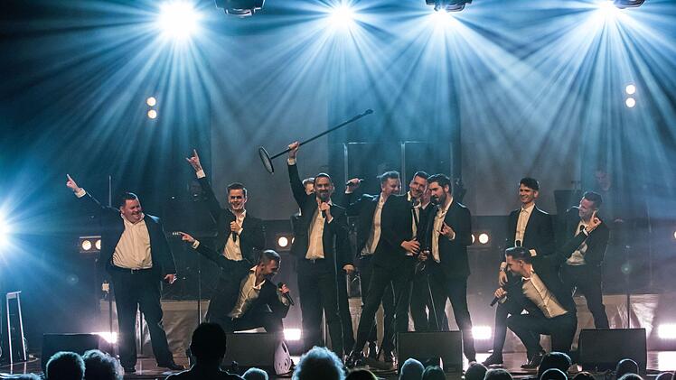Tolle Show im Kongresshaus: "The 12 Tenors" wurden beim Coburg-Gastspiel von zahlreichen Fans bejubelt.Foto: Jochen Berger