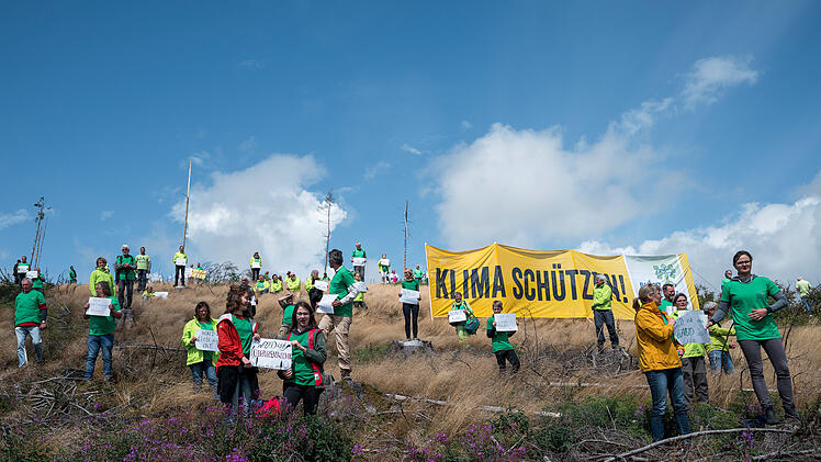 Ludwigsstadt im Frankenwald: Klimasch&uuml;tzer-Aktion gegen Waldsterben und Klimakrise