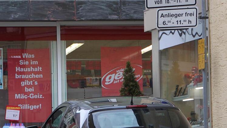 Auch in den Gassen der Innenstadt parken viele Autofahrer, wo es ihnen gerade passt.