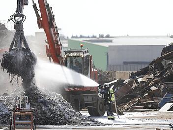 Brand einer Lagerhalle am Nürnberger Hafen