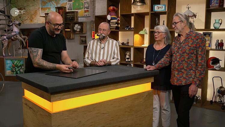 Neben der einwandfreien Mechanik lobte Deutschmanek auch, dass der Schl&uuml;ssel f&uuml;r den Uhrwerkantrieb im Inneren des B&auml;ren noch original war.