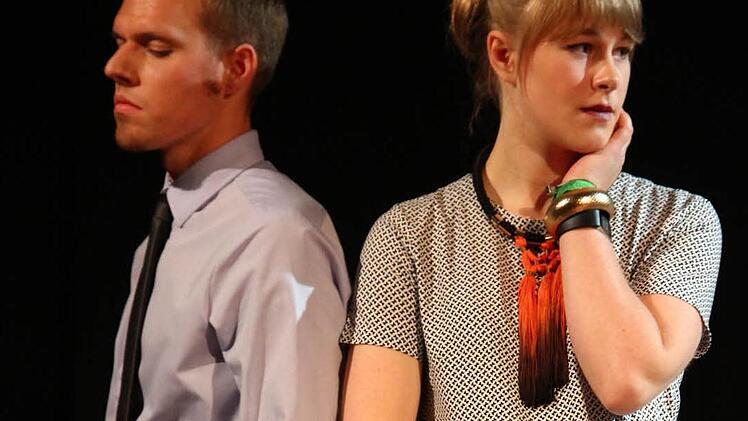 Angespannte Stimmung zwischen den werdenden Eltern (Harald Wicht, Laura Waldmann). Foto: Florian Wicht