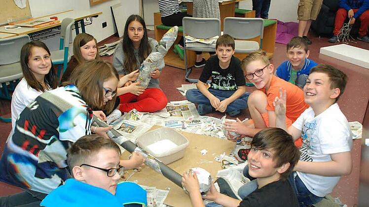Für die Ebersdorfer Mittelschüler war die Beteiligung am Klartext-Projekt eine runde Sache: Das Basteln zum Abschluss machte allen Spaß.