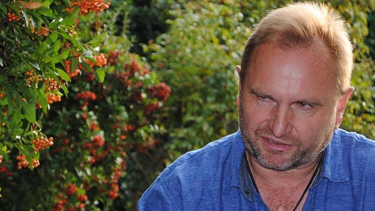 "Und? Soll ich weiterlesen?" Helmut Vorndran sollte, auch bei den grauslichen Stellen.  Foto: Carolin Herrmann