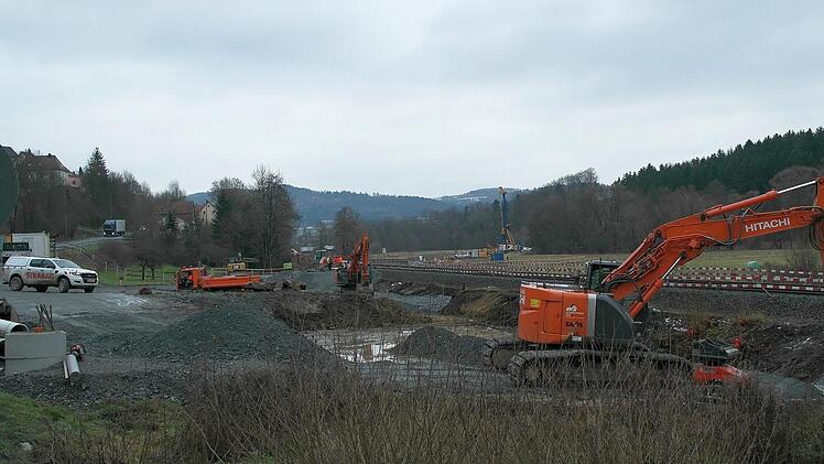 Die Vorbereitungen für das Galeriebauwerk bei Untersteinach laufen auf Hochtouren. Archiv/Peter Müller