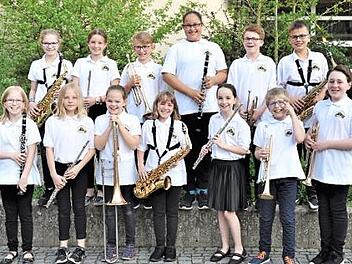 Die Kinder des Jugendorchesters vor dem Konzert  Foto: Gerhard Kernwein