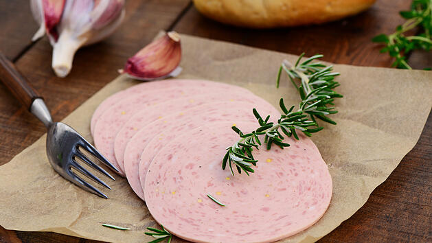 Rewe ruft Wurst zurück: Kunststoffsplitter können vorhanden sein