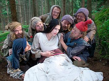 "Schneewittchen" (gespielt von Laura Berlin) zeigt die ARD am zweiten Weihnachtsfeiertag um 10.50 Uhr.