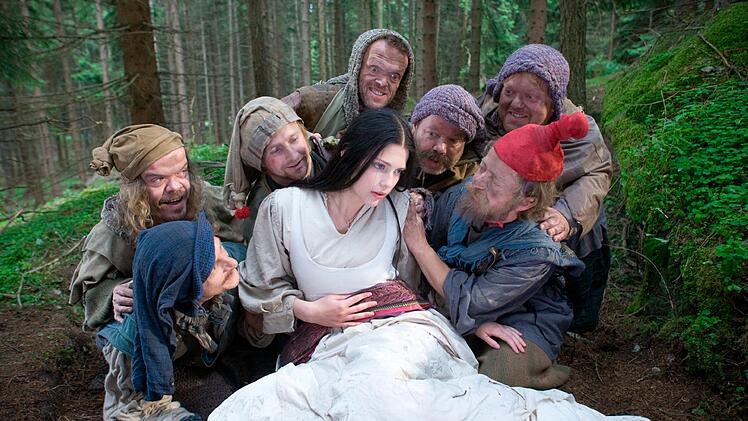 "Schneewittchen" (gespielt von Laura Berlin) zeigt die ARD am zweiten Weihnachtsfeiertag um 10.50 Uhr.