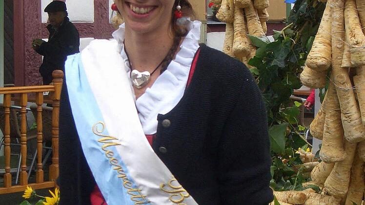 Die neue Baiersdorfer Krenkönigin Isabella I.