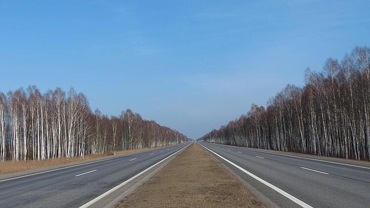 Straßen - wie mit dem Lineal gezogen. Frei für Verkehrsfahrzeuge aller Art.