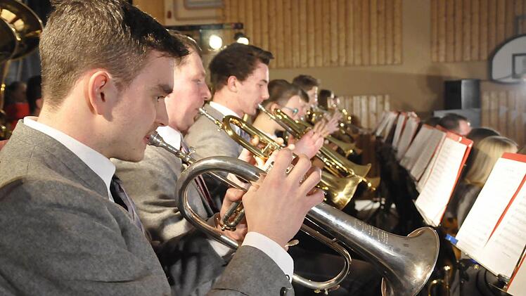 Die Musikkapelle Schondra beim Konzert "Eine Reise um die Welt".Foto: Peter Klopf