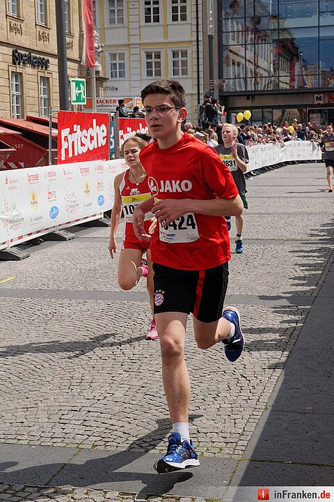 Weltkulturerbelauf 2017 in Bamberg: Der Zieleinlauf am Maxplatz