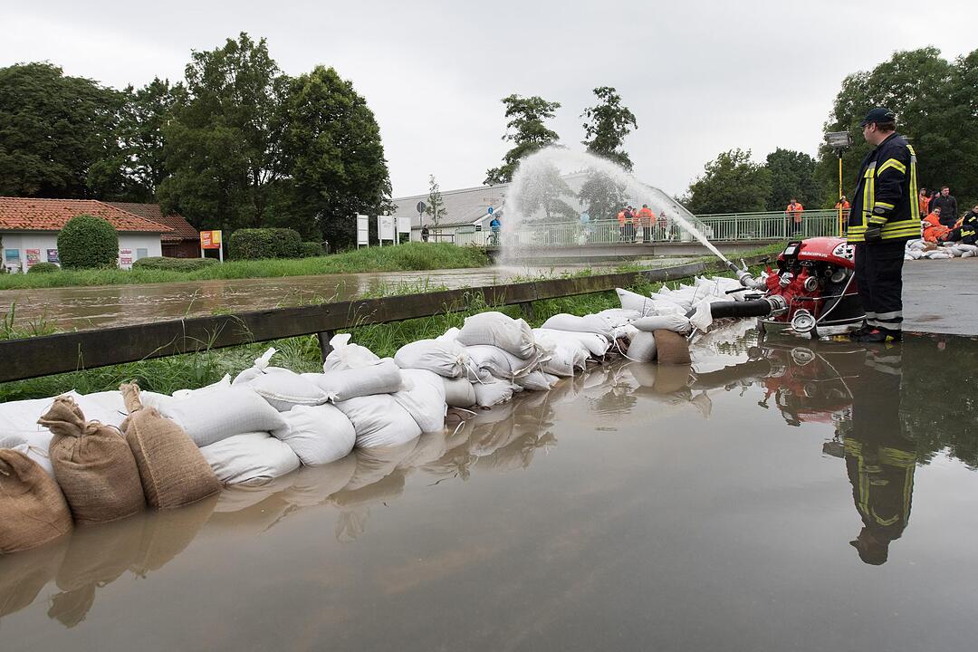 Hochwasser in Deutschland: Der Kampf gegen die Fluten