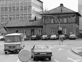 Der alte Bahnhof war ein markantes Gebäude in Herzogenaurach.  Fotos: Archiv