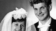 Das frisch verm&auml;hlte Ehepaar Christa und Gebhard Wehner vor 60 Jahren.  Foto: Repro Saale-Zeitung